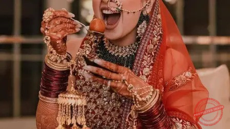 indian-bride-eating-rasgulla-1576035049_11zon.jpeg